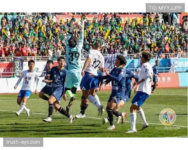 莱万多夫斯基头球技术精进，彰显其持续提升的赛场竞争力