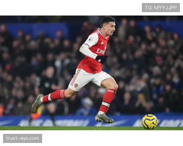 米利唐波尔图表现稳健,新星闪耀足坛引多方关注 米利唐波尔图表现稳健,新星闪耀足坛引多方关注