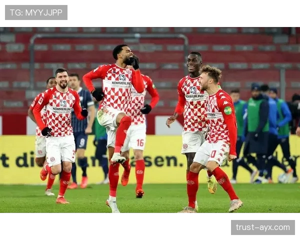 德甲次席争夺战白热化,劲旅稳扎稳打紧追领头羊